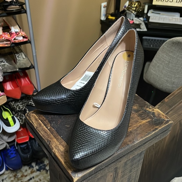 BCBG platform pump - Picture 2 of 5